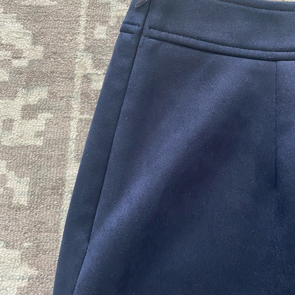 EUC Ann Taylor Loft 8 navy pencil skirt, pockets, faux suede, lined, back slit - Picture 11 of 14